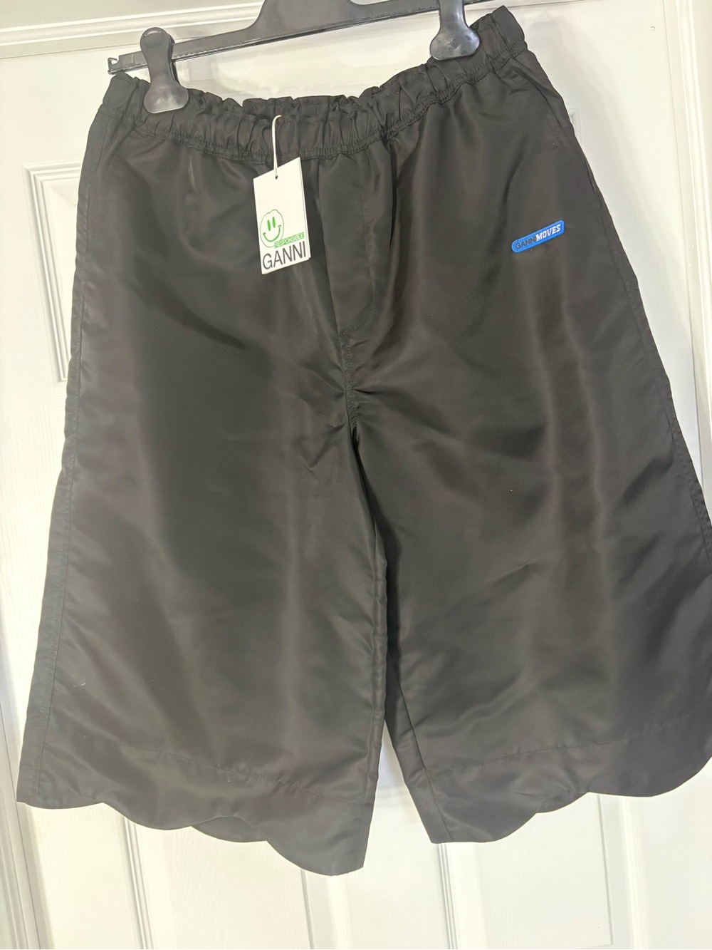 Ganni Black Women’s Athletic Elastic-Waist Shorts size 40. US 8/10